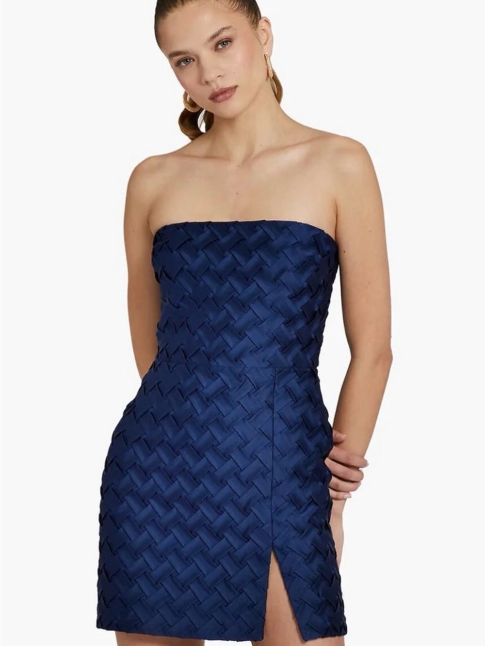 Elliatt Strapless Woven Mini Dress in Navy